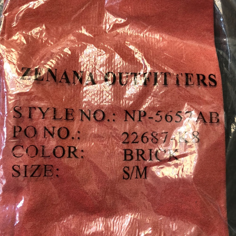 LAST PAIR NEW Zenana Outfitters Capri S/M Leggings - Picture 4 of 6